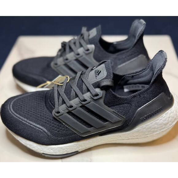 Reduced Price!! Brand New Adidas Ultra Boost 21 W Size 7.5, M 6 - Picture 1 of 3